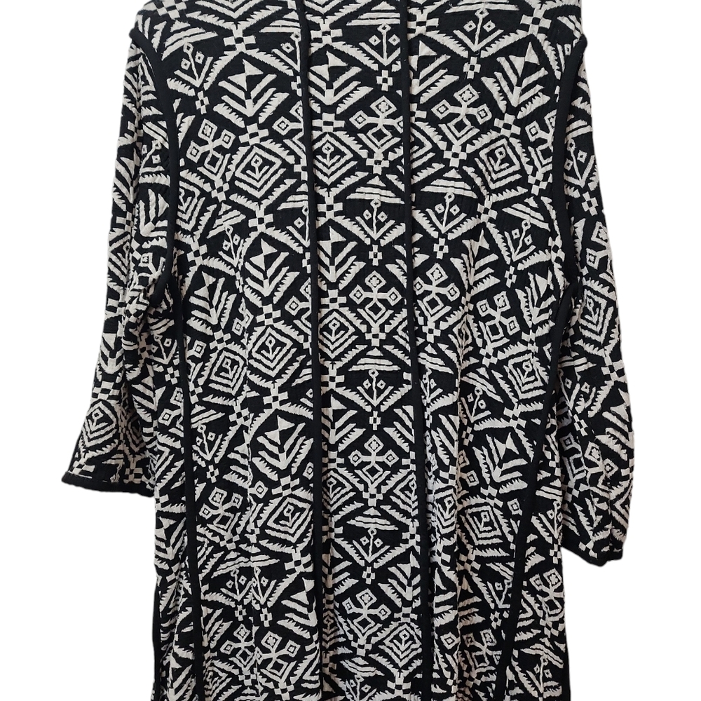 T/O long sweater Aztec southwestern native black and white design woman's large - Picture 7 of 7
